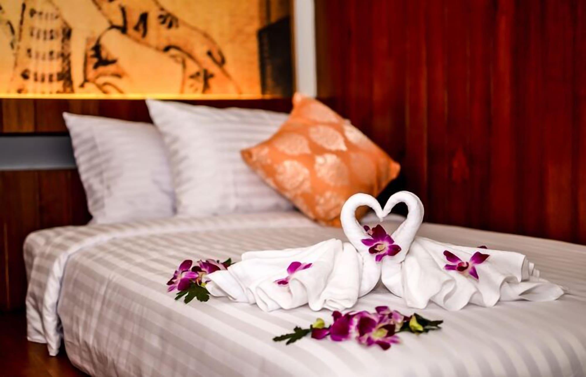 Lap Roi Karon Beachfront By Shanaya Ngoại thất bức ảnh